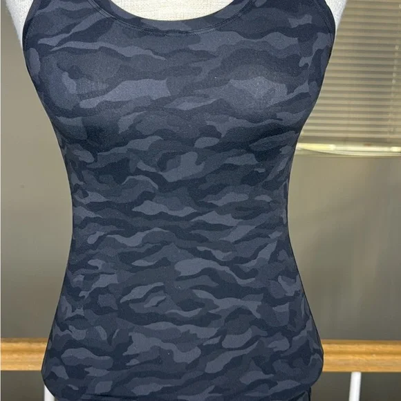 lululemon athletica Black Camouflage Tank Top size 4 - Picture 2 of 5